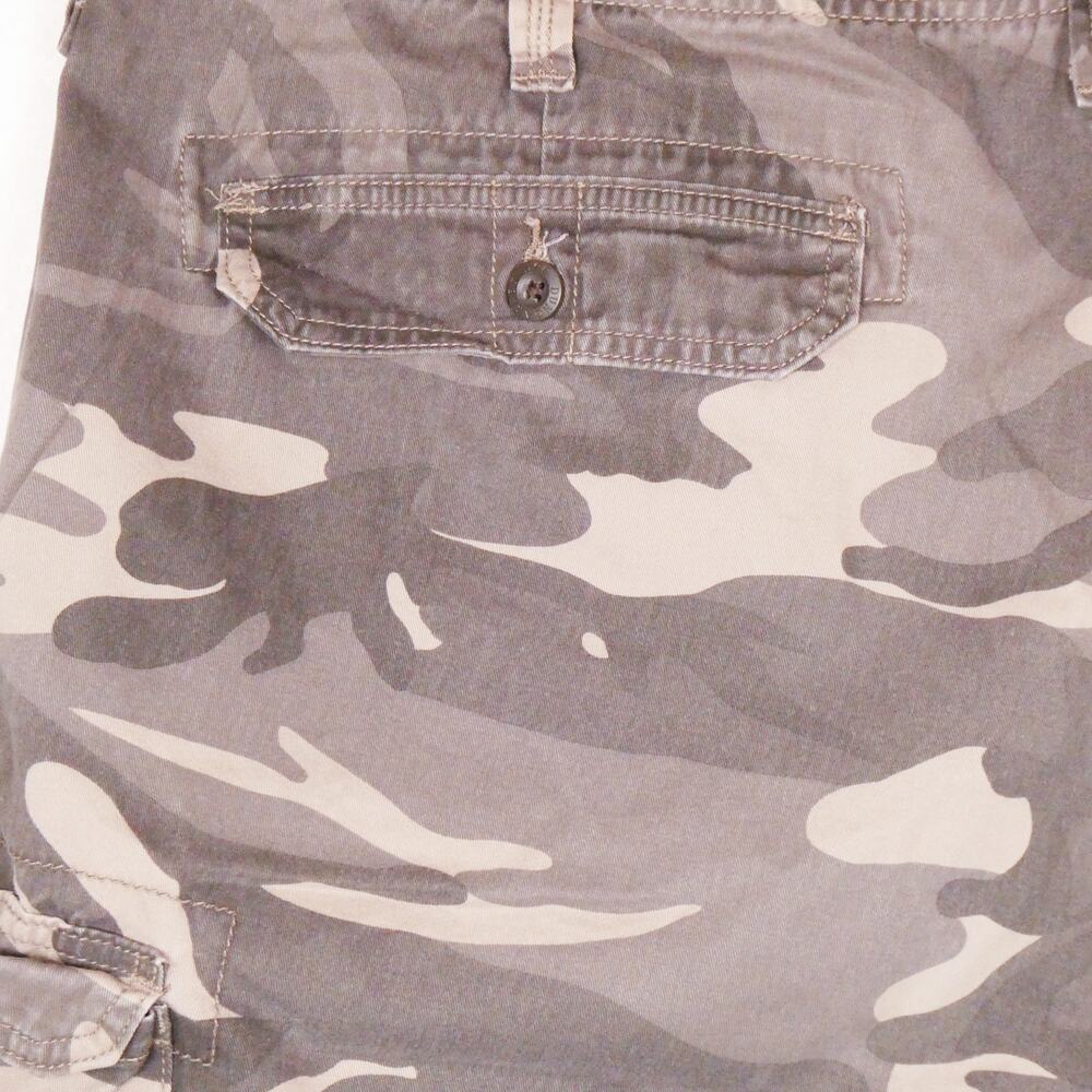 Lee Dungarees Brown Camo Print Cargo Shorts Size 40 Flat Front Punk Skater - Picture 5 of 8